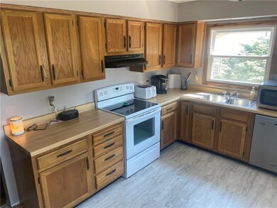 707 N 8th Ave E, Newton, IA 50208 - photo 6