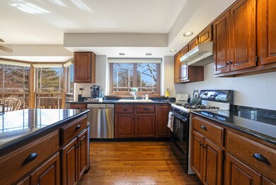 135 Christina Cir, Wheaton, IL 60189 - photo 6