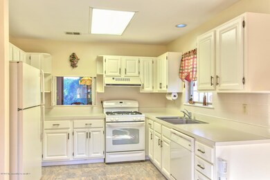 547 Petunia Ln N Manchester-large-012-Ki