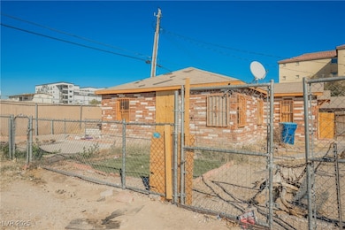 1220 E Ogden Ave, Las Vegas, NV 89101 - photo 4