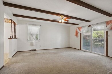 Living room      Main Level