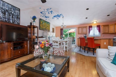 48 Mcclellan St, Providence, RI 02909 - photo 4