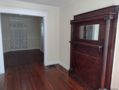 20 1/2 Catherine St, Schenectady, NY 12307 - photo 4