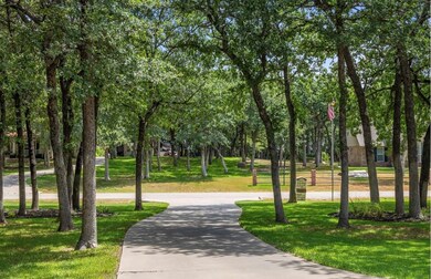 6104 Temple Oaks Ct, Granbury, TX 76049 - photo 3