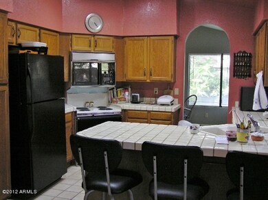 WELL EQUIPPED KITCHEN