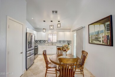13-web-or-mls-W 6th Ave-013