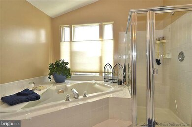 15809 Lautrec Ct, North Potomac, MD 20878 - photo 4