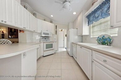 06_7791PineIslandWay_5_Kitchen_Small