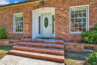 307 White Oak Ct, Fayetteville, NC 28303 - photo 4