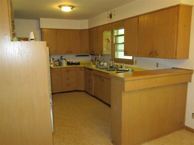 202 S Kerch St, Brooklyn, WI 53521 - photo 5