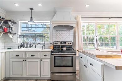 1237 W Voorhis Ave, Deland, FL 32720 - photo 2