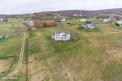 35526 Greyfriar Dr, Round Hill, VA 20141 - photo 3