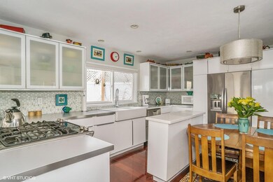 04_7CapeCodLn_5_Kitchen_MLSuse_1500x1500