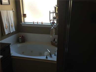 Photo. MASTER BATH