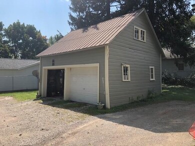 2015 Johnson Ave NW, Cedar Rapids, IA 52405 - photo 2