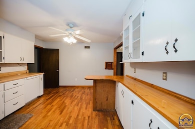 604 Maple St, Wamego, KS 66547 - photo 7