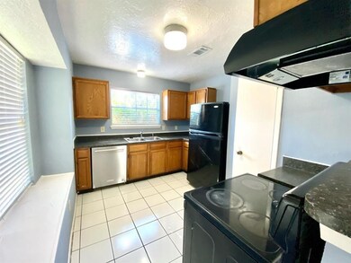 11013 Crenchrus Ct, Houston, TX 77086 - photo 3