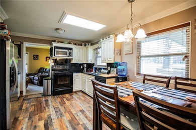 Eat in kitchen