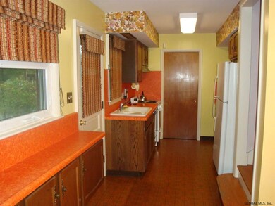 1009 Sandy Ln, Schenectady, NY 12303 - photo 7