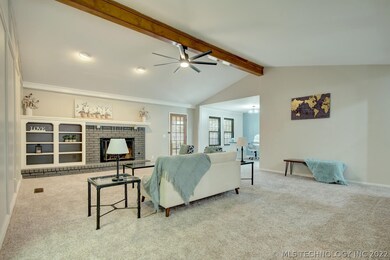 Gas starter fireplace and large vaulted living roo