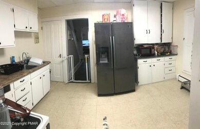 1143 W Main St, Stroudsburg, PA 18360 - photo 4