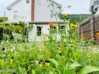 916 Center St, Coal Township, PA 17866 - photo 4