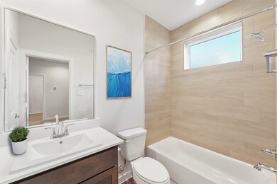 1st Floor Full Bathroom