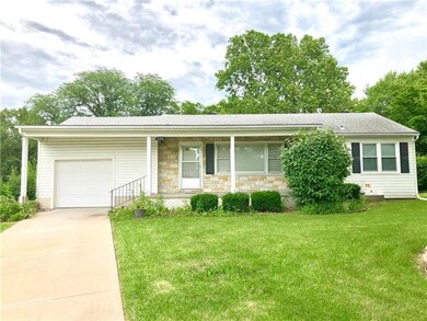 114 Elmwood St, Lansing, KS 66043 - photo 2