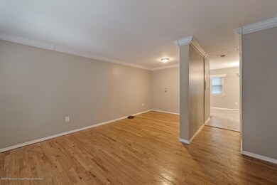 07_06Living_Room_mls