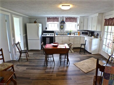 nice eat in kitchen, newer flooring and paint, ref