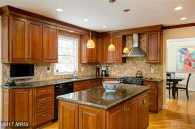 12213 Lake James Dr, Herndon, VA 20171 - photo 5