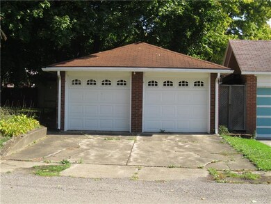 Detached garage