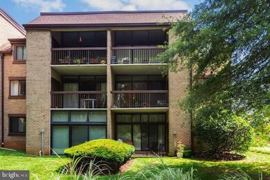 1621 Parkcrest Cir unit 100, Reston, VA 20190 - photo 4