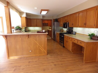 524 Cassin Rd, Naperville, IL 60565 - photo 4