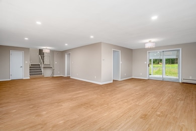 477 Salisbury St, Worcester, MA 01609 - photo 7