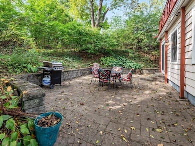 8 Montvale Rd, Worcester, MA 01609 - photo 2