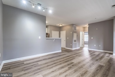 42539 Mayflower Terrace unit 201, Ashburn, VA 20148 - photo 7