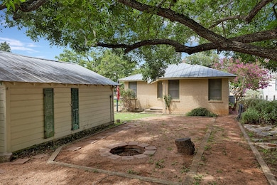 608 W Creek St, Fredericksburg, TX 78624 - photo 5