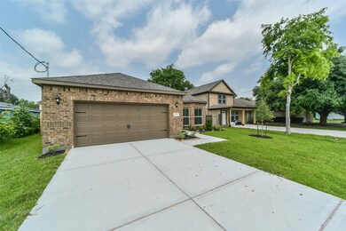 6715 D s Bailey Ln, Houston, TX 77091 - photo 2