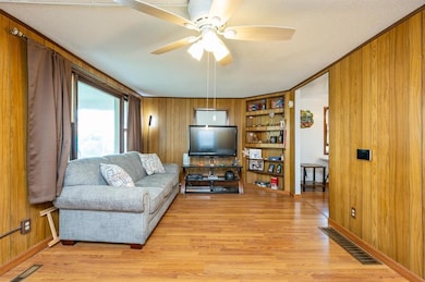 612 E 6th St S, Newton, IA 50208 - photo 2