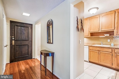 Alexandria Knolls West unit 402, Alexandria, VA 22304 - photo 3