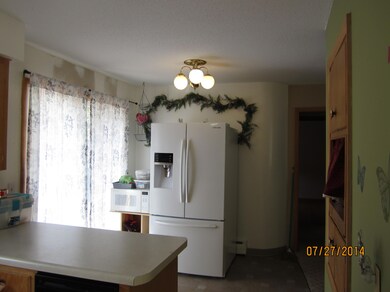 Kitchen with refrigerator<|><|>