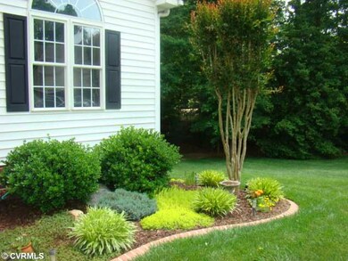 Yard/Garden - Beautiful Landscaping!