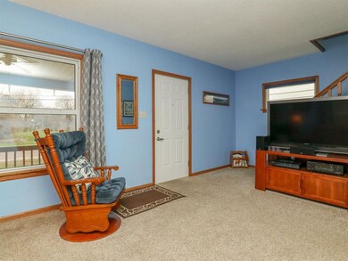 1222 1st St SW, Cedar Rapids, IA 52404 - photo 3