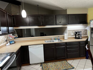 1314 Frontier Ln, Friendswood, TX 77546 - photo 5