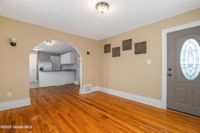 7-18FenwickAve_07
