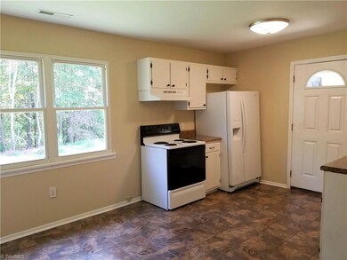 402 Weatherford Dr, King, NC 27021 - photo 5