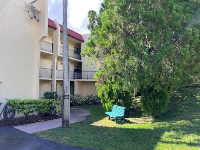 2050 Oleander Blvd unit 6-102, Fort Pierce, FL 34950 - photo 3