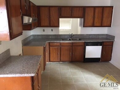 1246 14th St, Wasco, CA 93280 - photo 3