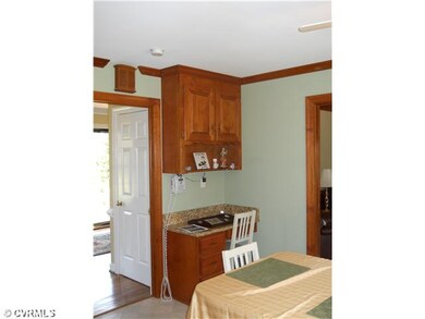 Kitchen - Kitchen has one of three desk areas w/ c